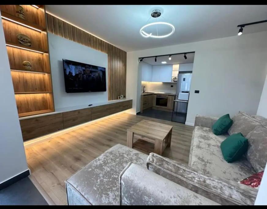 Peace And Love Luxury Apartment In Center, New Bazaar 2 Tirana Exterior foto